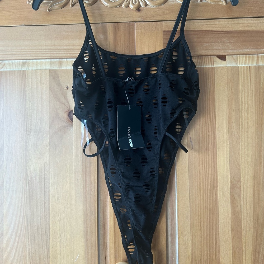 Lingerie - Picture 2 of 2